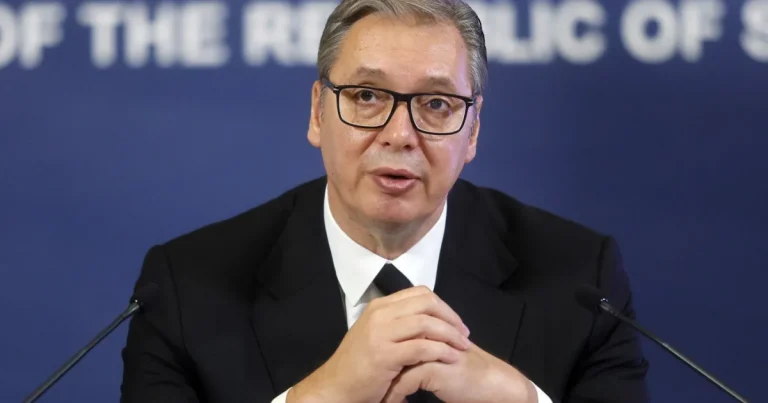 Vučić demisionează. Serbia se pregătește pentru două rânduri de alegeri Vučić demisionează. Serbia se pregătește pentru două rânduri de alegeri