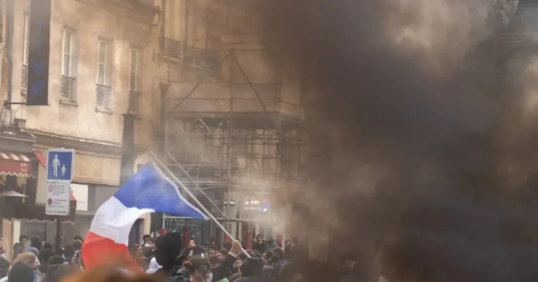 1.800 de arestări în Franța, după violențe și jafuri la protestele față de costul vieții 1.800 de arestări în Franța, după violențe și jafuri la protestele față de costul vieții