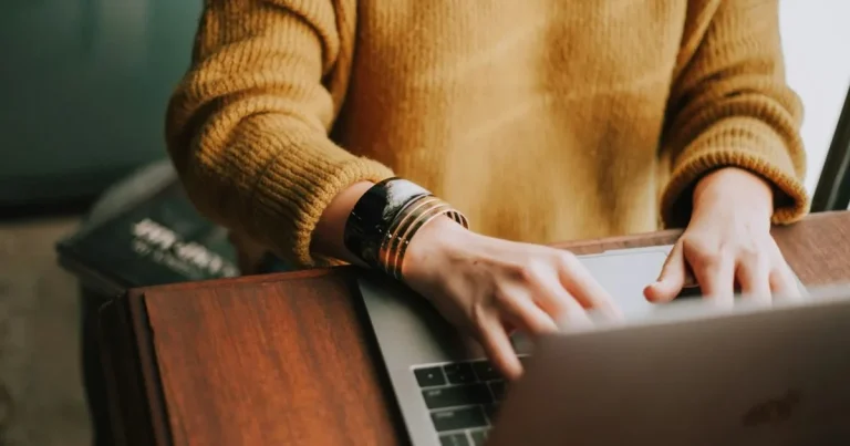 65 de candidați pe un job în România. Tinerii își caută de lucru pe TikTok 65 de candidați pe un job în România. Tinerii își caută de lucru pe TikTok