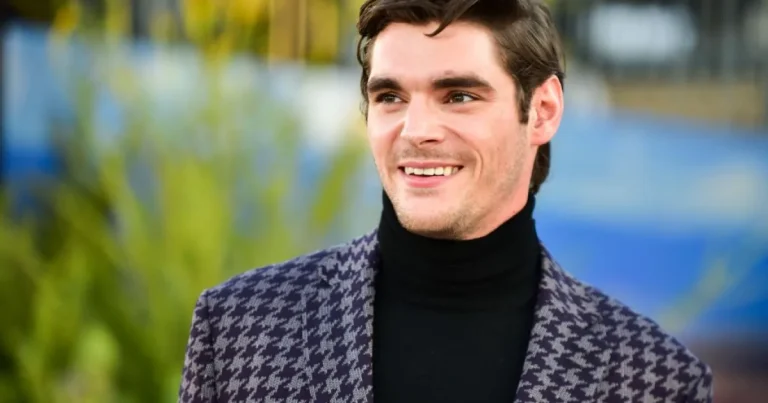 Actorul RJ Mitte, cunoscut din „Breaking Bad”, a murit la 34 de ani