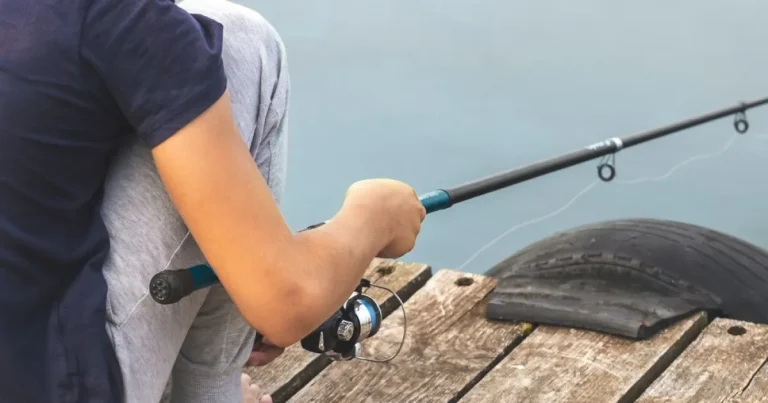 Adolescent din Muntenegru prinde un pește de 10,6 kilograme în doar șapte minute Adolescent din Muntenegru prinde un pește de 10,6 kilograme în doar șapte minute