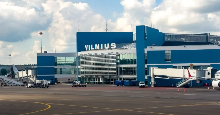 Alertă cu dronă pe aeroportul din Vilnius. Avioane NATO mobilizate de urgență
