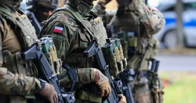 Alertă maximă în Polonia: posibil atac terorist asupra premierului și ministrului Apărării