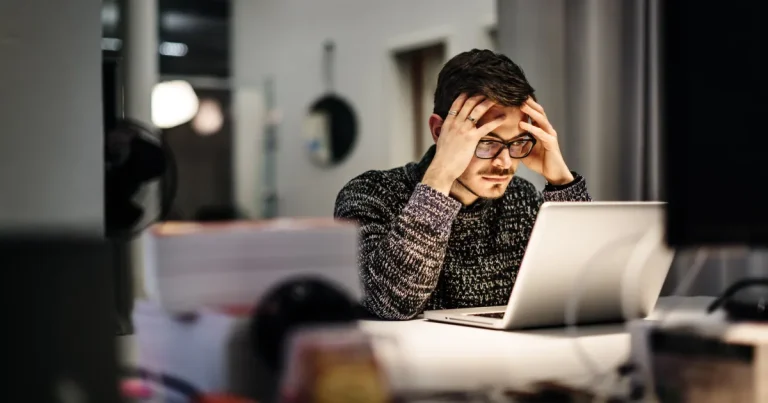 Angajat din Ungaria, salariu de zece ori mai mare din greșeală, cheltuit în trei zile Angajat din Ungaria, salariu de zece ori mai mare din greșeală, cheltuit în trei zile