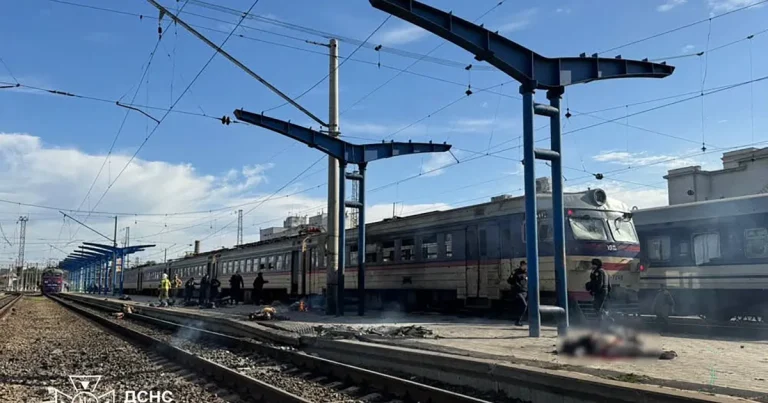 Atac rusesc în Ucraina: 13 morți după ce o dronă a lovit Gara Dnipro