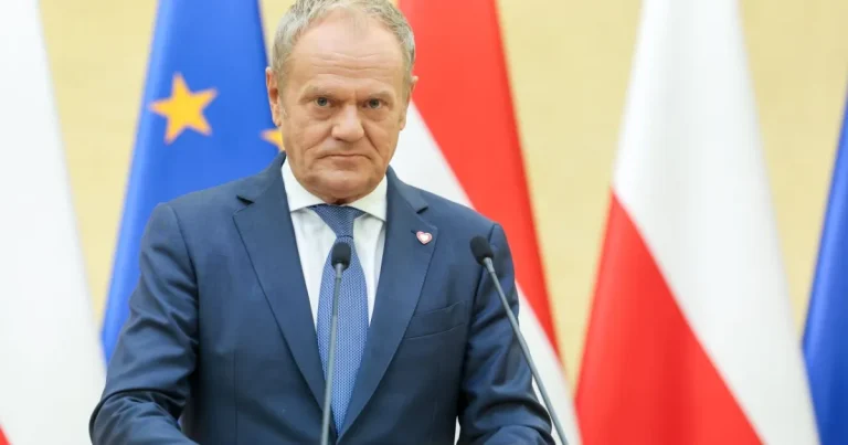 Atacuri în serie în școli din Polonia. Tusk avertizează asupra violenței online Atacuri în serie în școli din Polonia. Tusk avertizează asupra violenței online