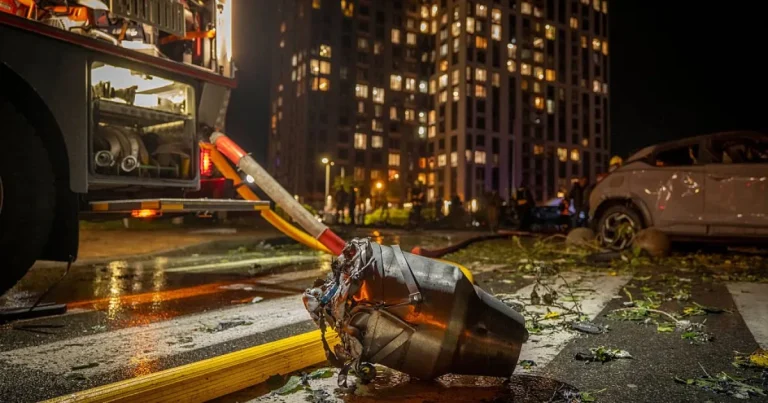 Atacuri rusești nocturne în Ucraina: șase morți, infrastructură energetică lovită la Kiev