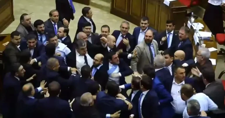 Bătaie în Parlamentul de la Erevan după declarații jignitoare Bătaie în Parlamentul de la Erevan după declarații jignitoare