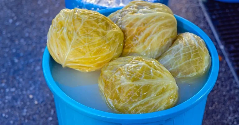 Când vânturăm varza murată ca să țină toată iarna. Trucul pentru zeamă limpede Când vânturăm varza murată ca să țină toată iarna. Trucul pentru zeamă limpede