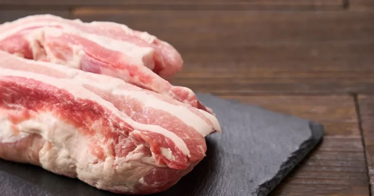 Cât rezistă carnea crudă la congelator. Greșeala care îi strică gustul mai repede