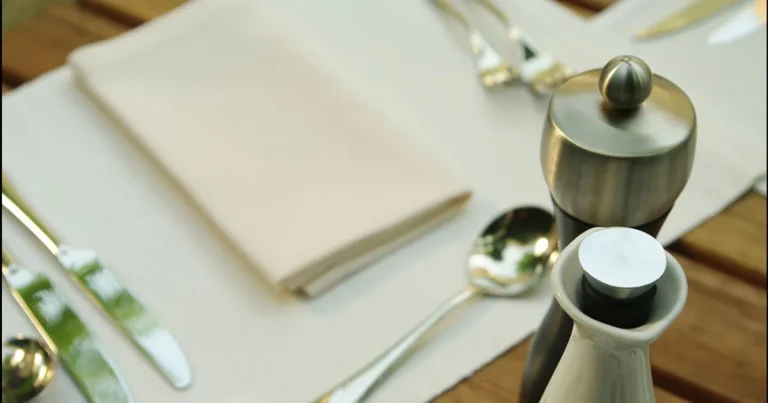 Cel mai murdar obiect de pe mesele restaurantelor: până la 185.000 de bacterii Cel mai murdar obiect de pe mesele restaurantelor: până la 185.000 de bacterii