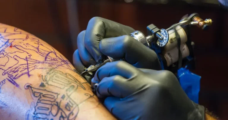 Cerneală specială schimbă tatuaje cu lumina. Rol în medicină și prețul Cerneală specială schimbă tatuaje cu lumina. Rol în medicină și prețul