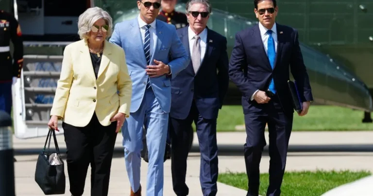 Consilierii lui Trump, întâlnire neobișnuită în SUA: „S-au luat decizii” Consilierii lui Trump, întâlnire neobișnuită în SUA: „S-au luat decizii”