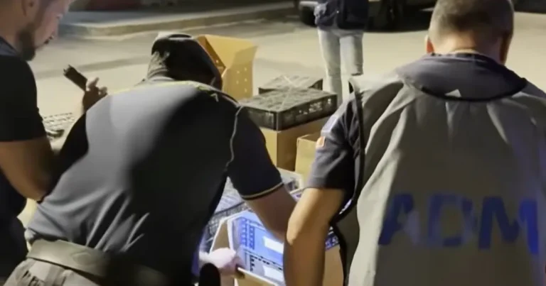 Control de rutină în portul din Italia: descoperire șocantă. Ce ascundea șoferul în mașină Control de rutină în portul din Italia: descoperire șocantă. Ce ascundea șoferul în mașină