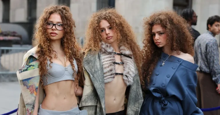 Dacă le vezi împreună, par triplete. Surorile Kalogeras, noul fenomen de pe internet Dacă le vezi împreună, par triplete. Surorile Kalogeras, noul fenomen de pe internet