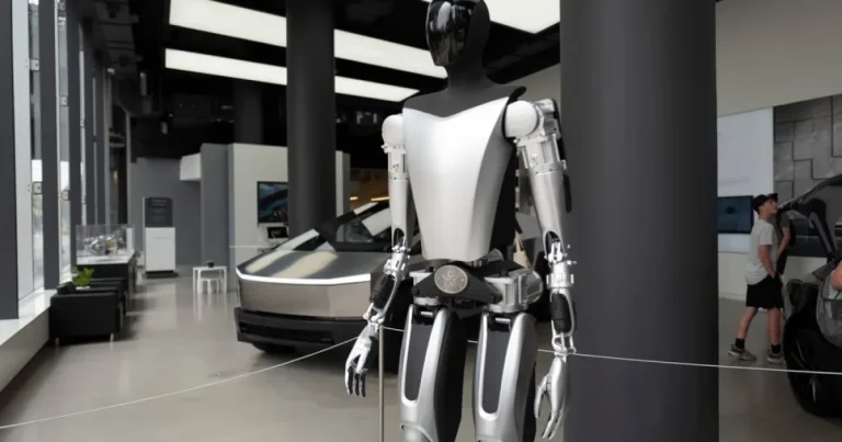 Doi tineri, anchetați în Germania după agresarea sexuală a unei fete de către un robot Doi tineri, anchetați în Germania după agresarea sexuală a unei fete de către un robot