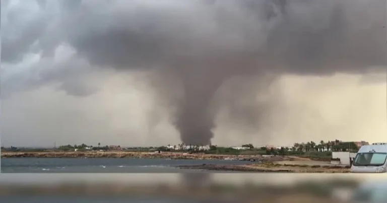 Două tornade au devastat Sicilia: mașini răsturnate, copii răniți Două tornade au devastat Sicilia: mașini răsturnate, copii răniți