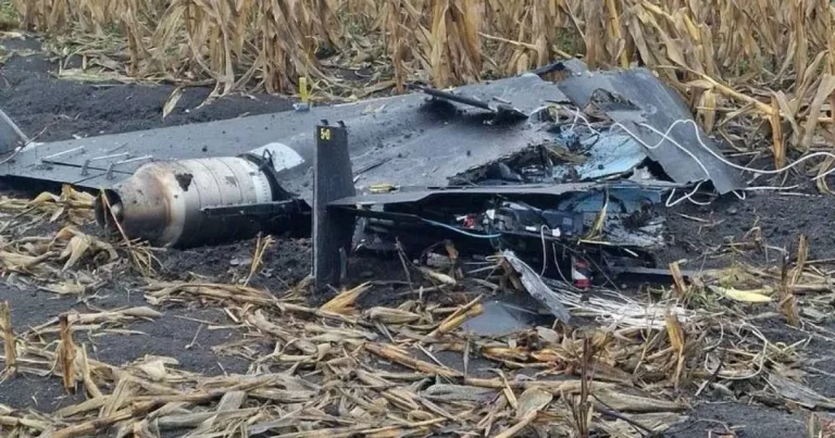 Dronă rusească prăbușită lângă o casă din Moldova. Chișinăul expulzează un diplomat rus Dronă rusească prăbușită lângă o casă din Moldova. Chișinăul expulzează un diplomat rus