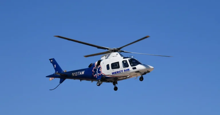 Elicopter medical prăbușit lângă insula Catalina. Două persoane au murit
