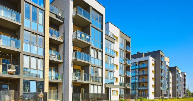 Escrocherie imobiliară în Spania: bărbat reținut, 36 de victime și 44.000 de euro Escrocherie imobiliară în Spania: bărbat reținut, 36 de victime și 44.000 de euro