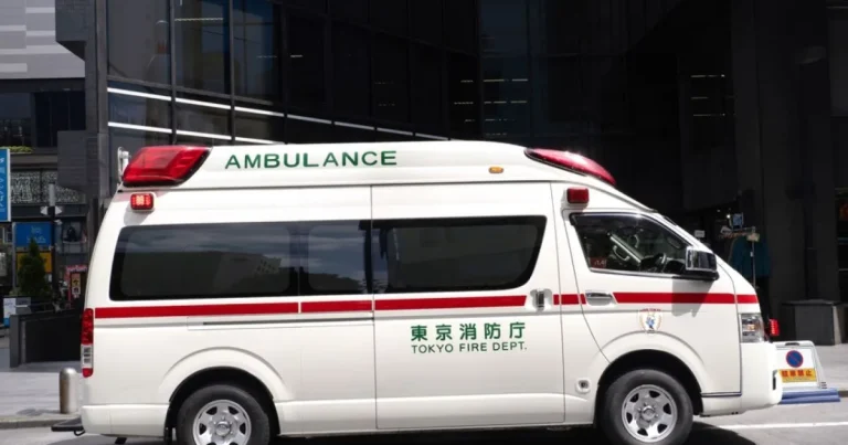 Fată de 23 de ani, ucisă în Japonia de un bărbat căzut de la etajul 11 Fată de 23 de ani, ucisă în Japonia de un bărbat căzut de la etajul 11