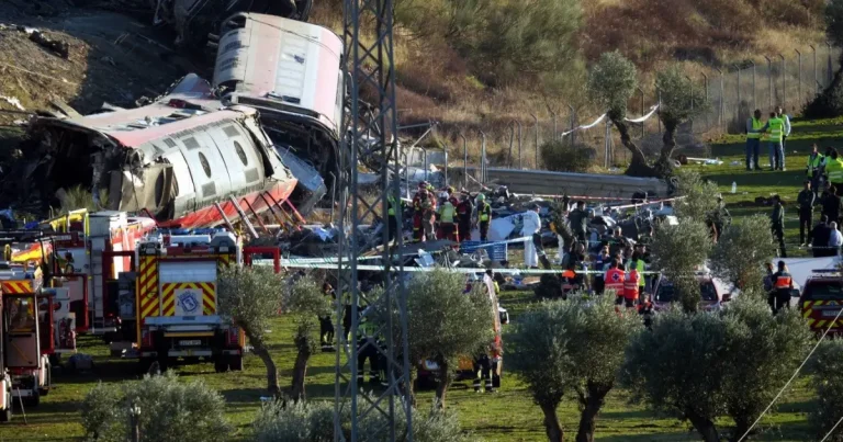 Fátima Báñez, fost ministru spaniol al Muncii, a murit în accidentul feroviar din Spania Fátima Báñez, fost ministru spaniol al Muncii, a murit în accidentul feroviar din Spania
