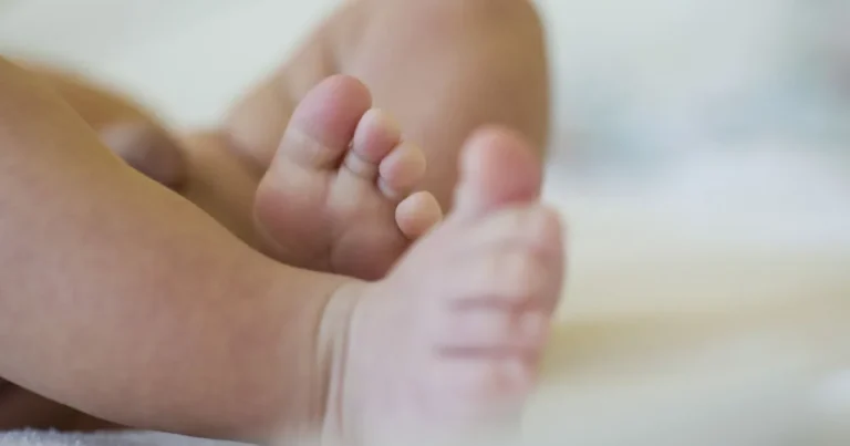 Femeie din Italia a născut la 59 de ani; tatăl copilului are 70 de ani Femeie din Italia a născut la 59 de ani; tatăl copilului are 70 de ani