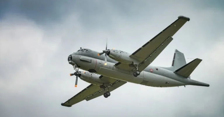 Franța a trimis un avion capabil să vâneze submarine nucleare să survoleze apele României