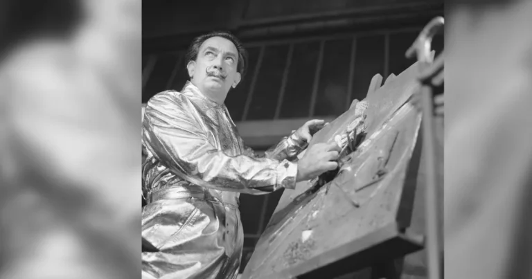Furt în Franța: „Apocalipsa” cu copertă de Salvador Dali, furată Furt în Franța: „Apocalipsa” cu copertă de Salvador Dali, furată