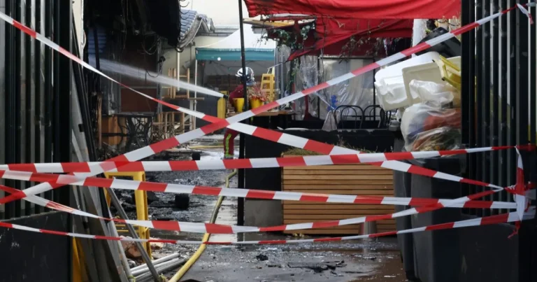 Incendiu devastator la Paris. Piața Marché des Enfants Rouges, distrusă complet Incendiu devastator la Paris. Piața Marché des Enfants Rouges, distrusă complet