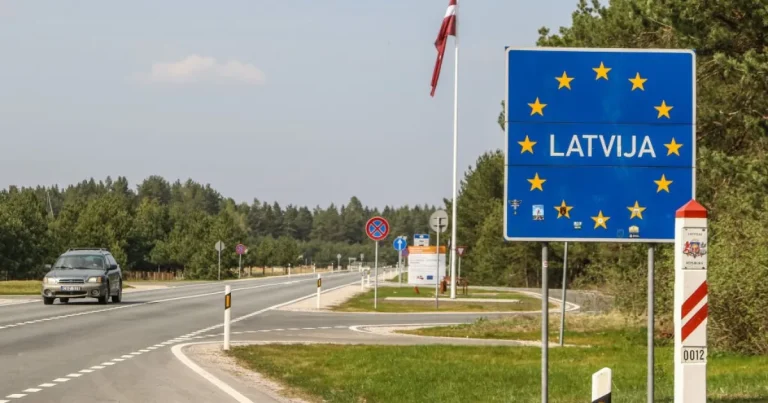 Incident la granița UE: mascați din Belarus au amenințat grăniceri și au intrat în Letonia Incident la granița UE: mascați din Belarus au amenințat grăniceri și au intrat în Letonia