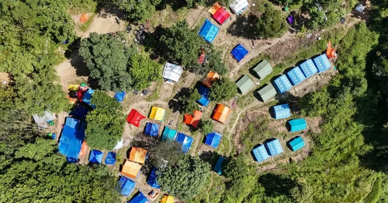 Inundații puternice în Nepal după o alunecare de teren. Case distruse, localnici evacuați Inundații puternice în Nepal după o alunecare de teren. Case distruse, localnici evacuați