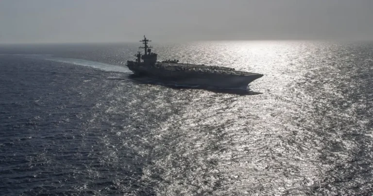 Iranul amenință cu blocarea accesului navelor militare americane în Golf