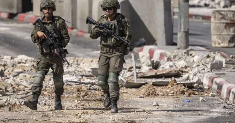 Israel închide accesul la Hebron și strămută 500 de familii ca represalii Israel închide accesul la Hebron și strămută 500 de familii ca represalii