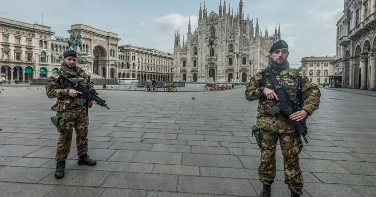 Italia mobilizează 500 de soldați la Milano după jafuri și violențe. Urmează proteste Italia mobilizează 500 de soldați la Milano după jafuri și violențe. Urmează proteste