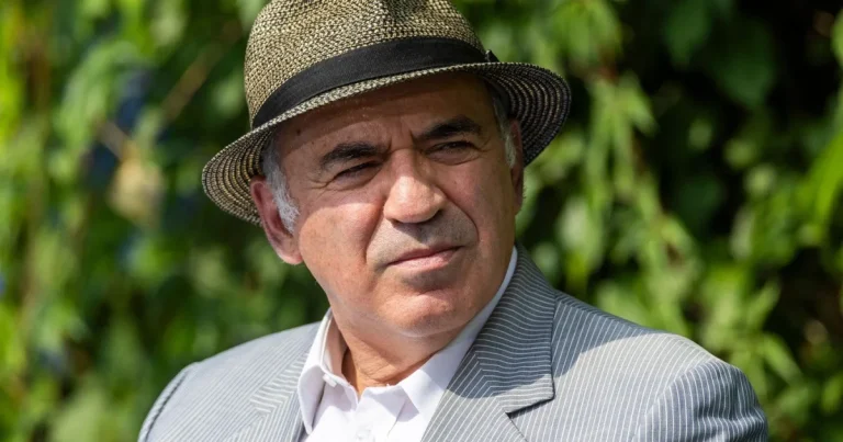 Kasparov, avertizat că ar putea fi asasinat: „Este un șoc” Kasparov, avertizat că ar putea fi asasinat: „Este un șoc”