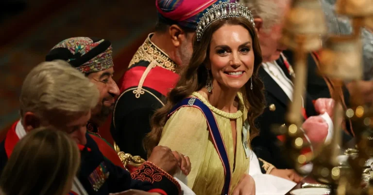 Kate a strălucit la Windsor într-o rochie galbenă și tiara Prințesei Diana Kate a strălucit la Windsor într-o rochie galbenă și tiara Prințesei Diana