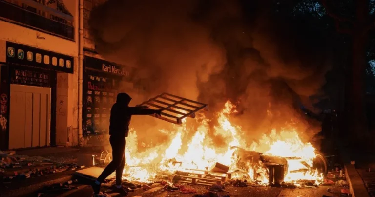 Macron, mesaj ferm la proteste: „Vom face bloc în fața celor care seamănă haos”