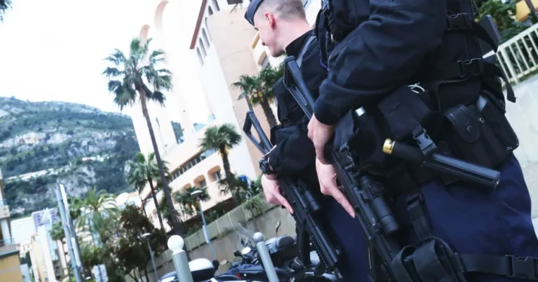 Membru al familiei princiare din Monaco, găsit mort. Un bărbat, arestat preventiv