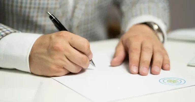 Micii întreprinzători se opun ca firmele să facă toate contractele doar prin avocați Micii întreprinzători se opun ca firmele să facă toate contractele doar prin avocați