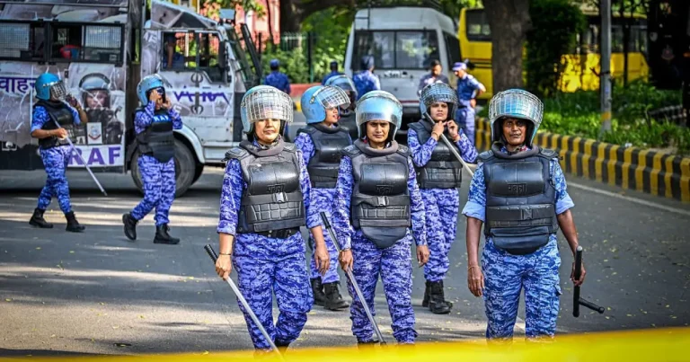 New Delhi, sub asediu înaintea protestelor. Tinerii cer reforme și demisia șefului CEC New Delhi, sub asediu înaintea protestelor. Tinerii cer reforme și demisia șefului CEC