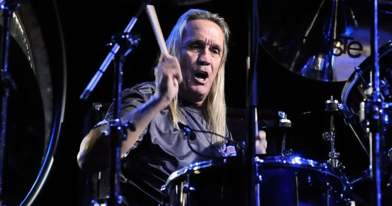 Nicko McBrain a refuzat golf cu Trump: „Gașca lui ar trebui băgată la închisoare” Nicko McBrain a refuzat golf cu Trump: „Gașca lui ar trebui băgată la închisoare”