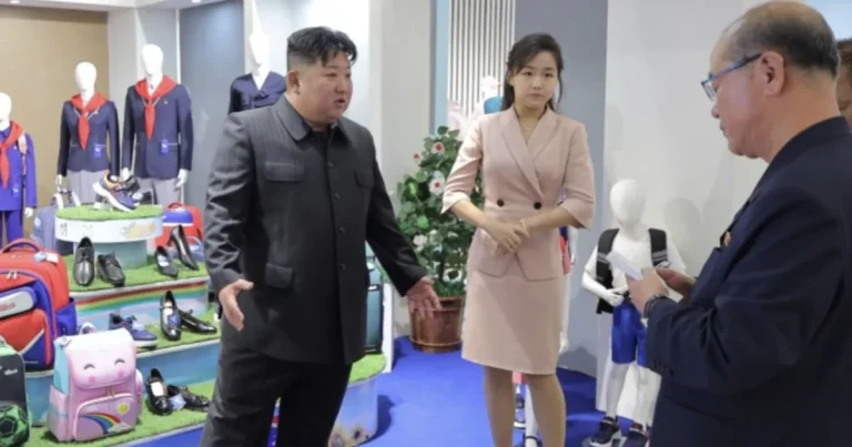 Noi imagini cu Kim Jong-un, publicate de Coreea de Nord, după zvonurile morții Noi imagini cu Kim Jong-un, publicate de Coreea de Nord, după zvonurile morții