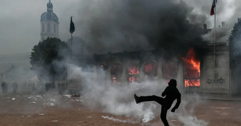 Pagube uriașe în protestele din Franța: 1.800 de rețineri și peste 500 de polițiști răniți