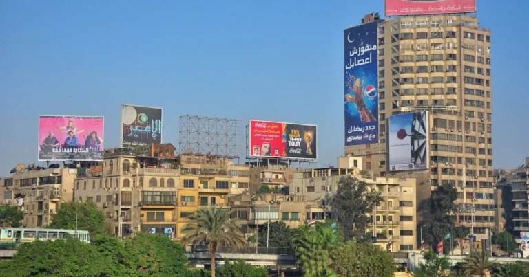 Panou publicitar din Cairo spart de hackeri: au fost difuzate filme pentru adulți