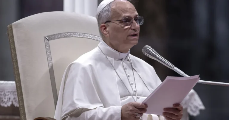 Papa Leon, diagnosticat cu cancer, a suferit o intervenție chirurgicală pulmonară Papa Leon, diagnosticat cu cancer, a suferit o intervenție chirurgicală pulmonară