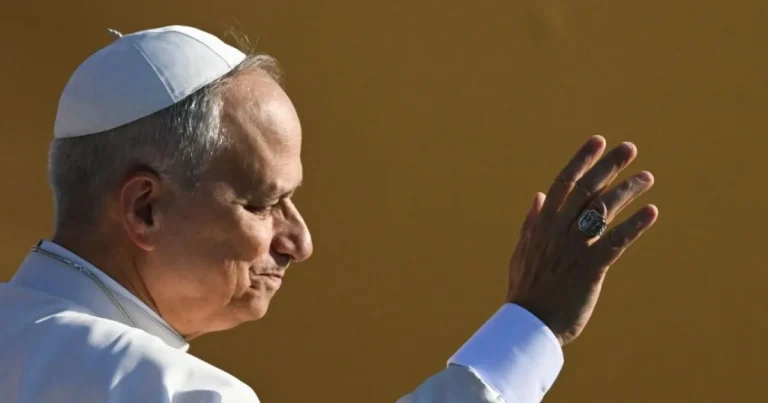 Papa Leon l-a sunat pe Putin de pe patul de spital și i-a cerut să oprească războiul Papa Leon l-a sunat pe Putin de pe patul de spital și i-a cerut să oprească războiul