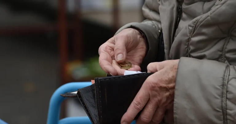Pensionarii croați își cedă locuințele pentru hrană. 7.700 contracte într-un an Pensionarii croați își cedă locuințele pentru hrană. 7.700 contracte într-un an