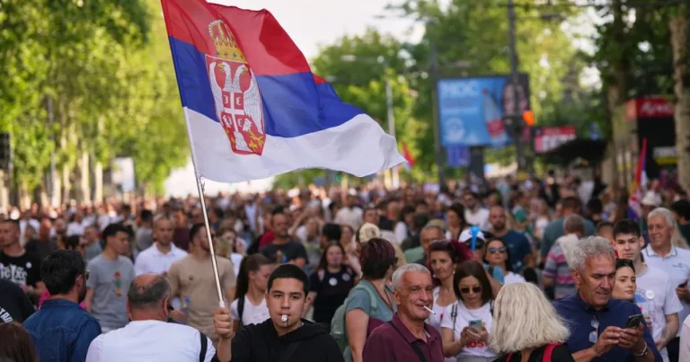 Posibili premieri ai Serbiei după victoria studenților: de la cardiolog la star de baschet