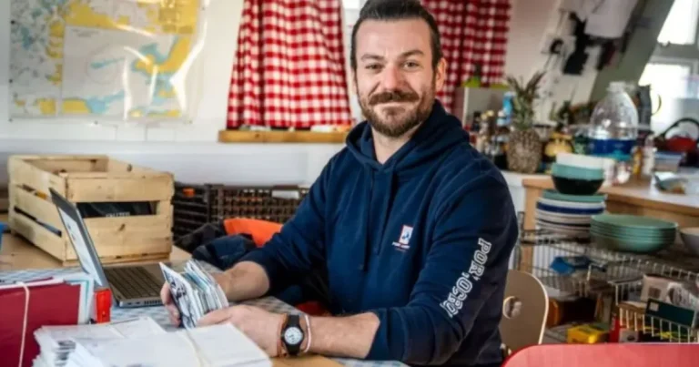 Poștașul din Antarctica: „Pinguinii sunt zgomotoși și miros urât” Poștașul din Antarctica: „Pinguinii sunt zgomotoși și miros urât”